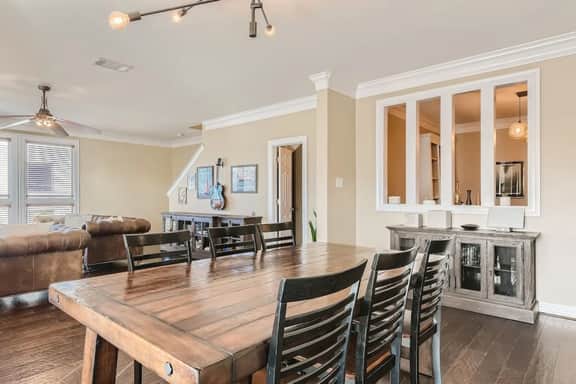 Warm Suburban 3BR Townhome near DT