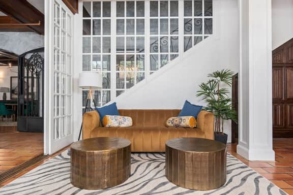Wine Country Luxury King Room in Boutique Hotel - Image 2