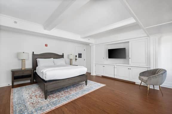 Wine Country Luxury King Room in Boutique Hotel