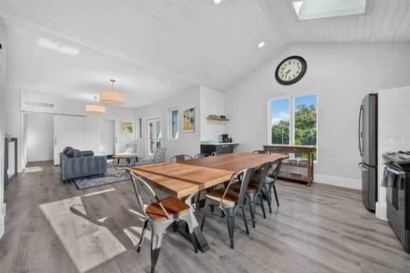 6BR White House Retreat - 5-Min Walk To Stadium - Image 4
