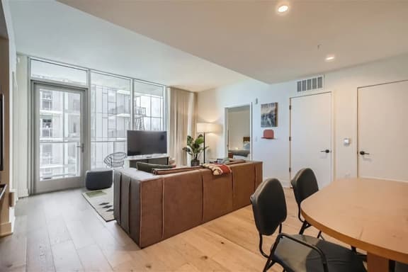 2BD Condo-Rainey St-Best views-RT Pool