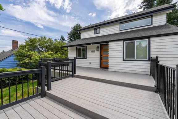 4BR Spacious home | EV charger | Near Green Lake - Image 1