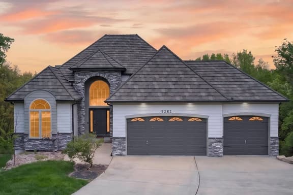 5BR Luxury Retreat near World Cup Stadium - Image 1