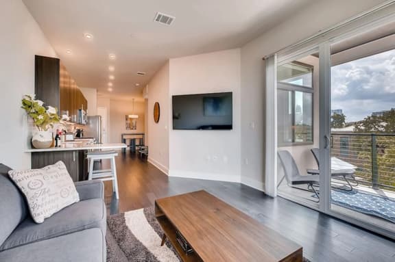Capitol View Condos | Downtown Austin - Lone Star