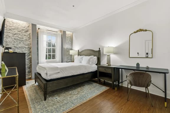 Celebrate Summer in Sonoma, 1BR Queen - Image 1