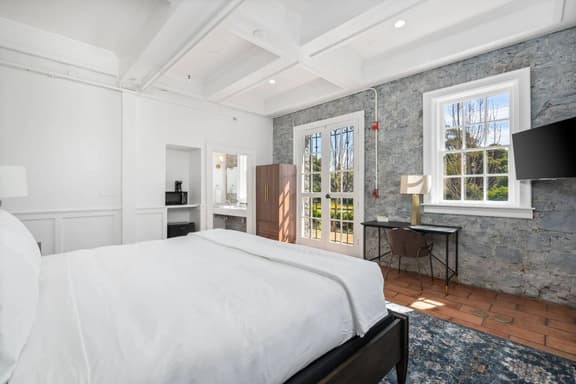 First floor Cozy King Room w/ Wine Country Charm - Image 1