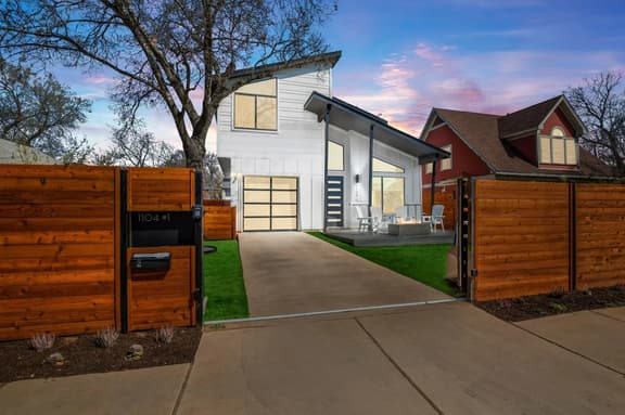 Grand Summer Oasis in East Austin + Pool - Image 1