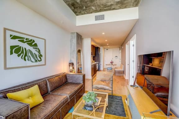 Highrise 1BR Luxe Suite near DT|Vibrant Rainey St