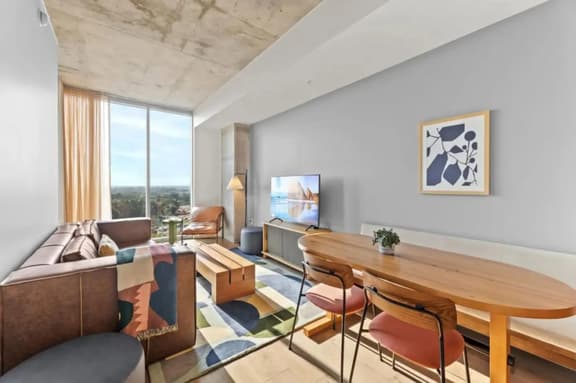 NEW! 1BR Scenic Retreat w/ Rooftop pool |Rainey St - Image 1