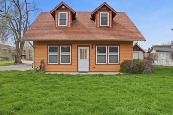 River Road Cottage · 2BR Near Trails & Downtown - Image 1