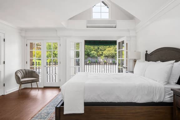 Sonoma Stonehouse Luxury Room in Boutique Hotel - Image 1