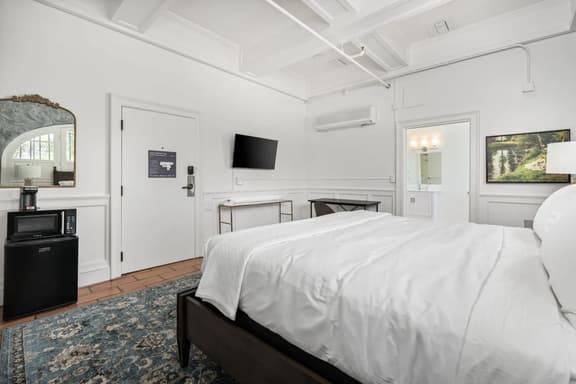 Sonoma Stonehouse, King Room at Boutique Hotel - Image 1