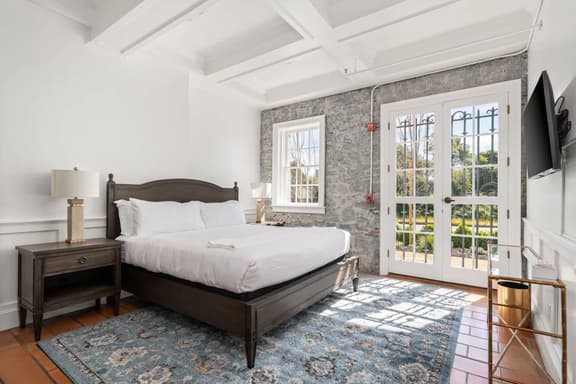 Sonoma Stonehouse, King room w/ Private Patio