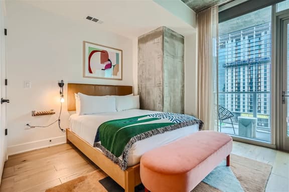 Studio + Views +Rooftop pool |Rainey St - Image 1