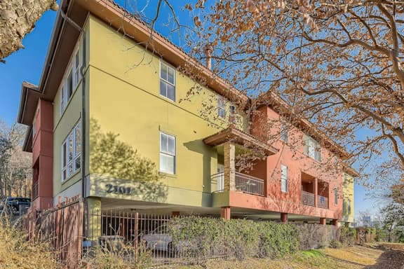 Warm Suburban 3BR Townhome near DT - Image 1